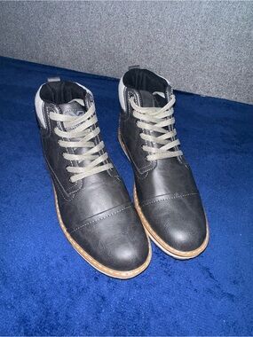 XRAY Footwear Kimball Mens Boots Sz 8.5 Grey Faux Leather Chukka Ankle New